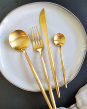 Load image into Gallery viewer, GOLD 16-PIECE FLATWARE SET